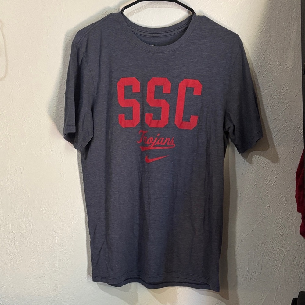 Nike Men's Blue T-Shirt with Red Graphic